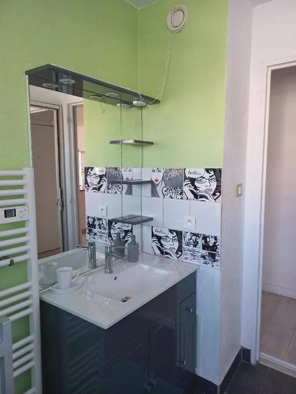 Sanary-Sur-Mer Superbe Appartement Au Calme 0*,