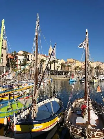 Sanary-Sur-Mer Superbe Appartement Au Calme 0*,